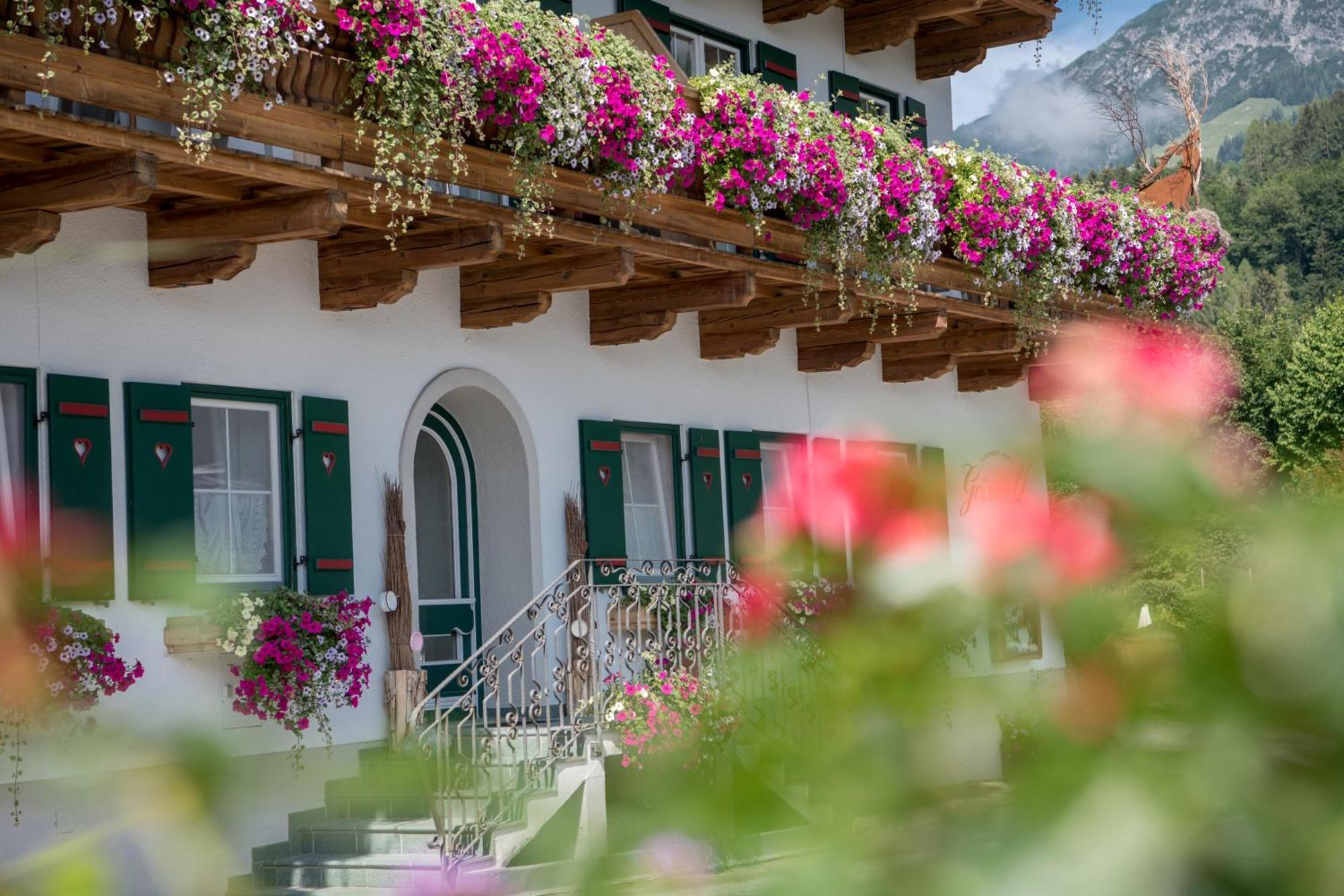 Gourmet-Hotel Gruenwald Леоганг Экстерьер фото